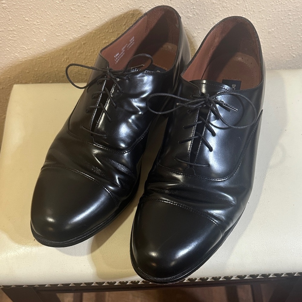Bostonian Classics First Flex cap-toe oxford dress shoes. Size 14